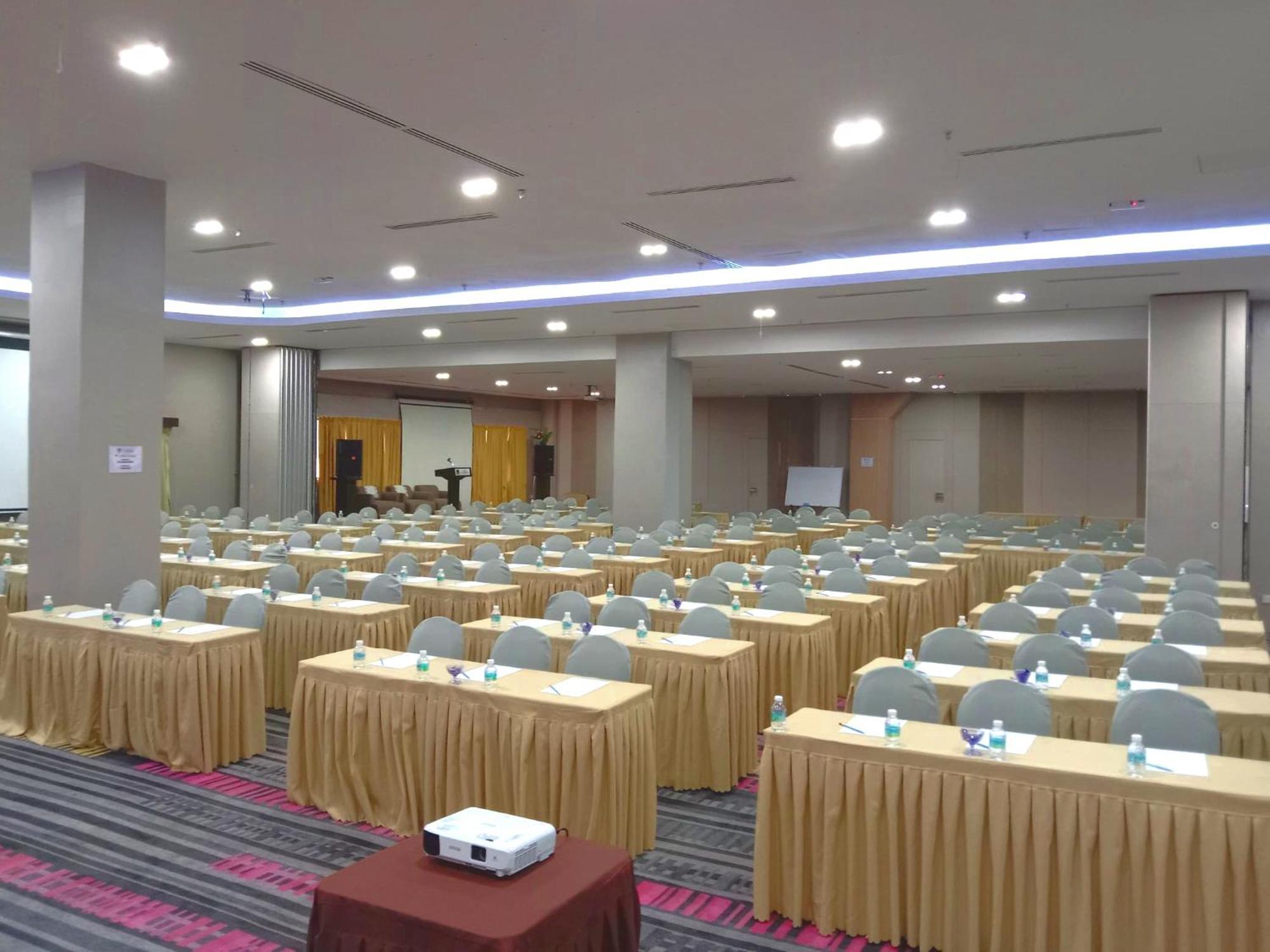 Hotel Langkasuka Express Kuah Esterno foto